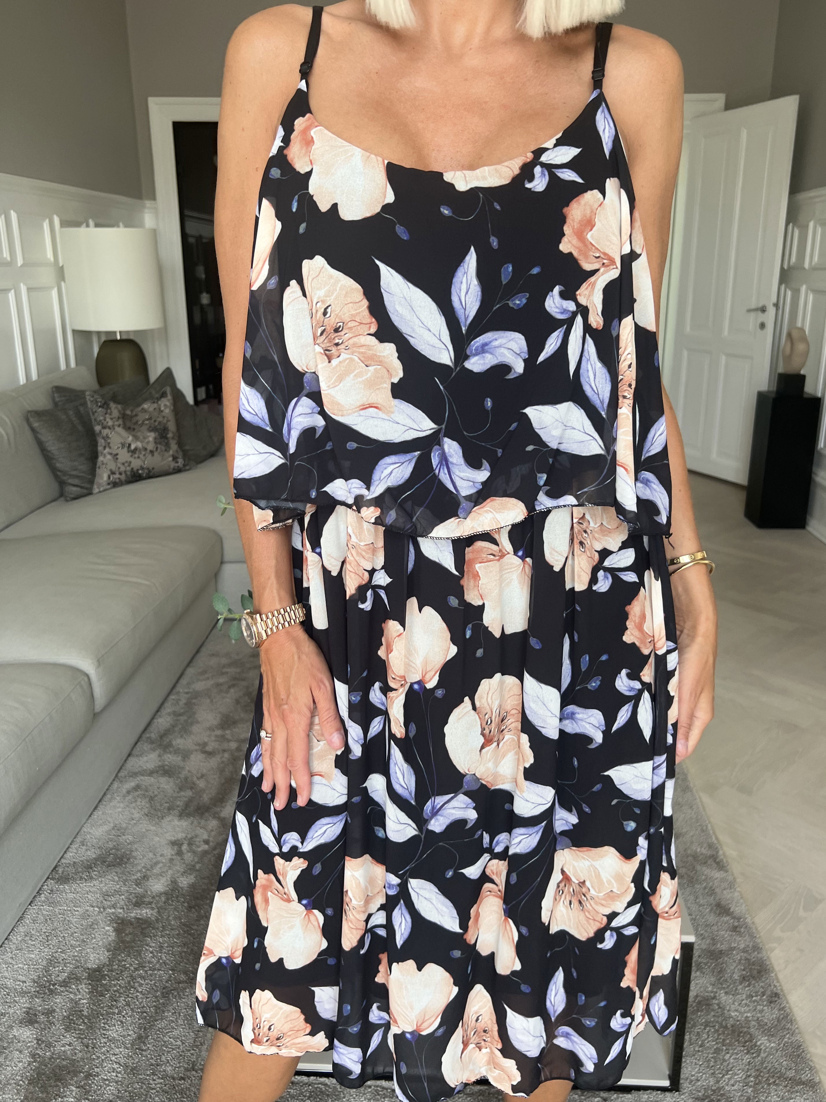 Pavo - Sød sommerkjole med chiffonlag yderst